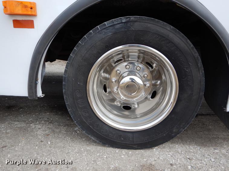 image for item DE6037 2012 Ford F550 Super Duty XL shuttle bus