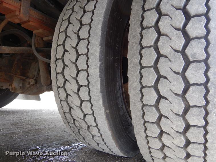 image for item DE6037 2012 Ford F550 Super Duty XL shuttle bus