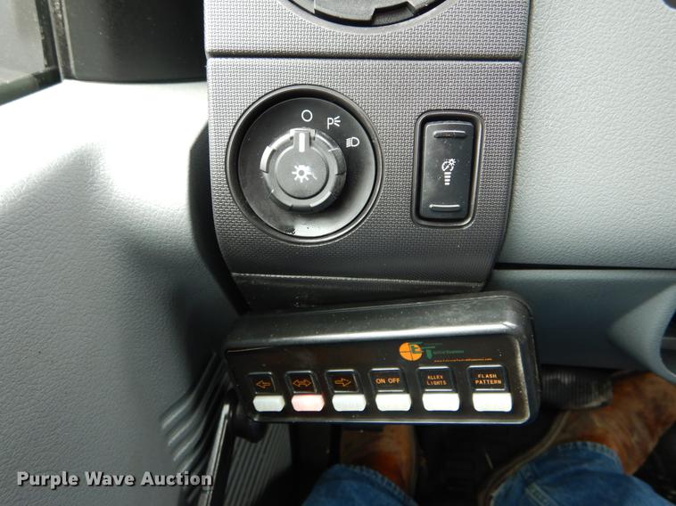 image for item DE6038 2012 Ford F450 Super Duty XL flatbed truck