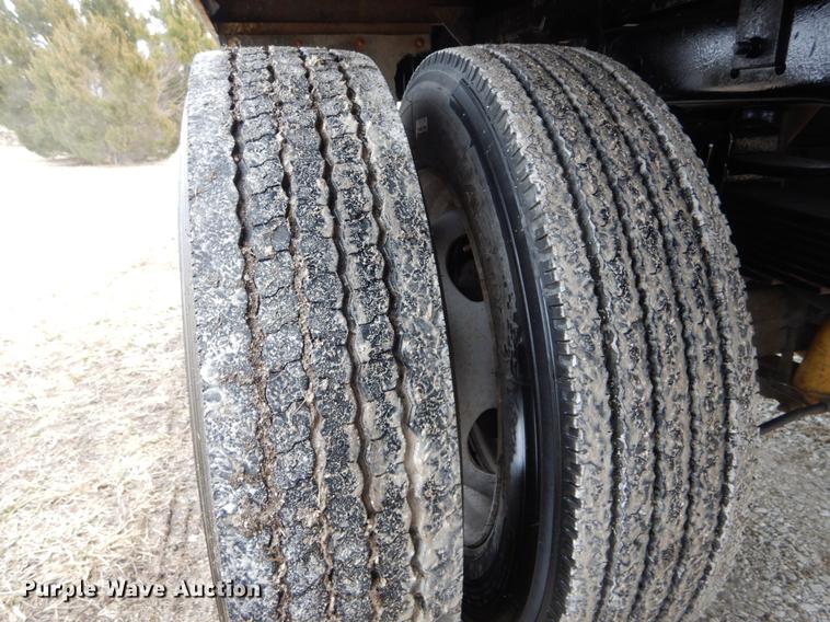 image for item DE6038 2012 Ford F450 Super Duty XL flatbed truck