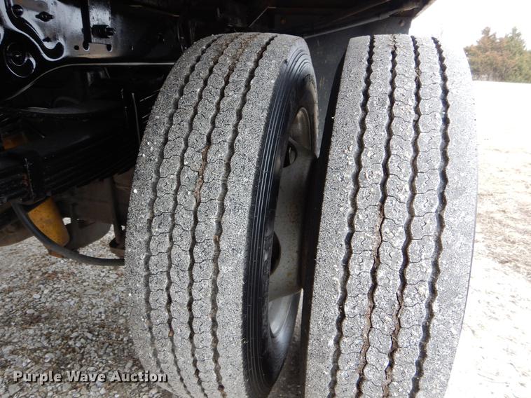 image for item DE6038 2012 Ford F450 Super Duty XL flatbed truck