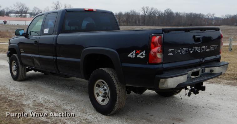 image for item DE6039 2005 Chevrolet Silverado 3500 Ext. Cab pickup truck