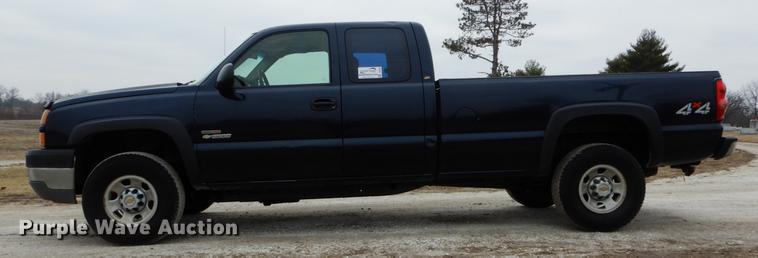 image for item DE6039 2005 Chevrolet Silverado 3500 Ext. Cab pickup truck