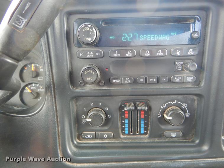 image for item DE6039 2005 Chevrolet Silverado 3500 Ext. Cab pickup truck