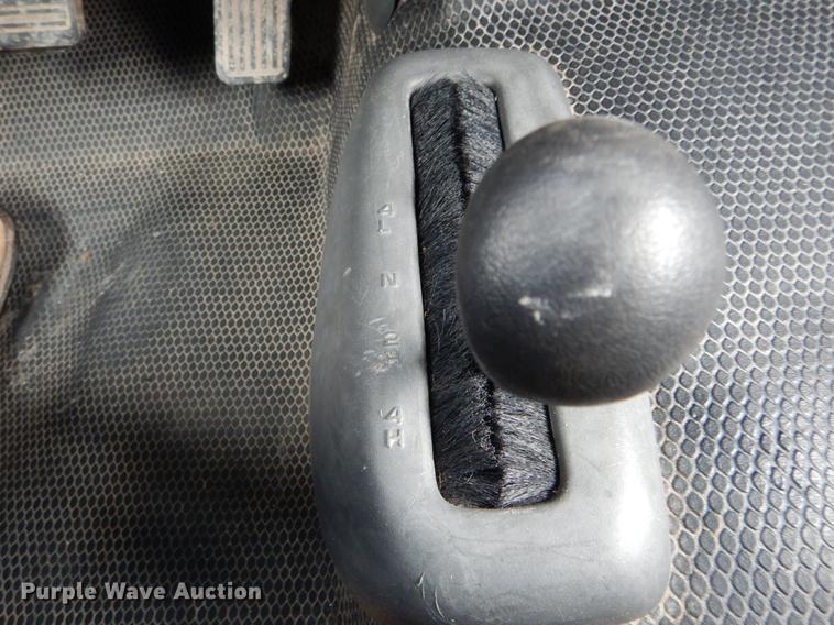 image for item DE6039 2005 Chevrolet Silverado 3500 Ext. Cab pickup truck