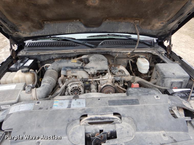 image for item DE6039 2005 Chevrolet Silverado 3500 Ext. Cab pickup truck