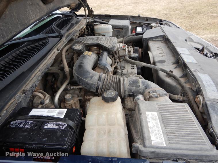 image for item DE6039 2005 Chevrolet Silverado 3500 Ext. Cab pickup truck