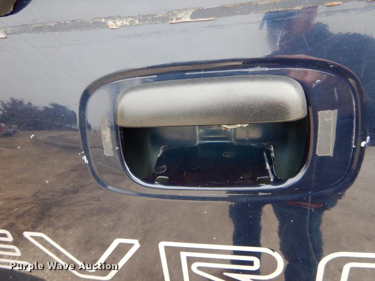 image for item DE6039 2005 Chevrolet Silverado 3500 Ext. Cab pickup truck