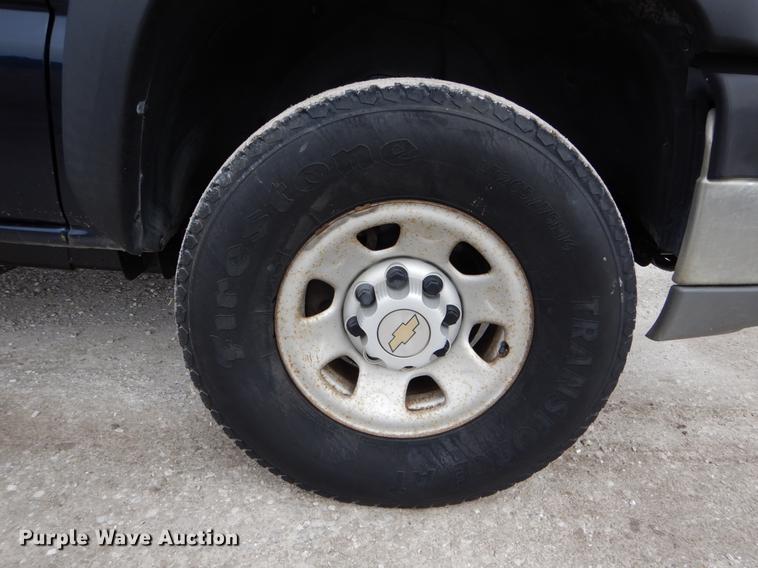 image for item DE6039 2005 Chevrolet Silverado 3500 Ext. Cab pickup truck