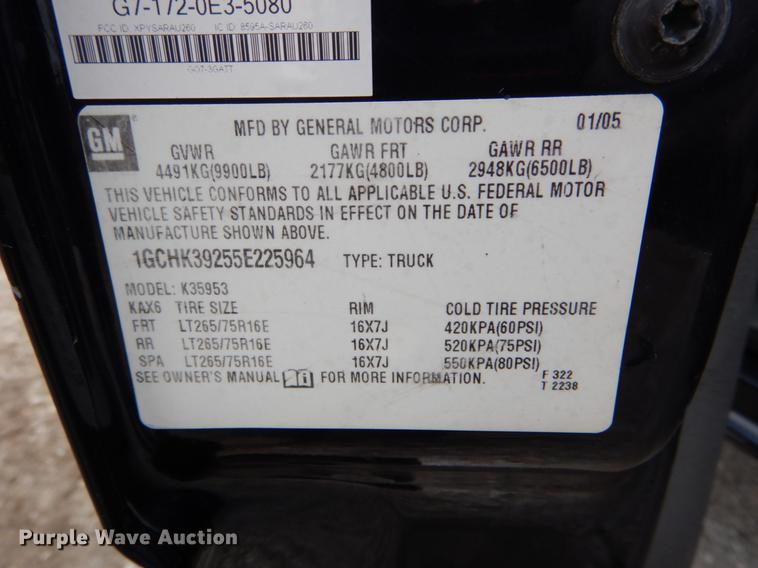 image for item DE6039 2005 Chevrolet Silverado 3500 Ext. Cab pickup truck