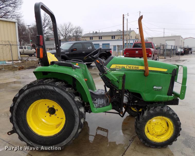 image for item DE7606 John Deere 3032E MFWD tractor