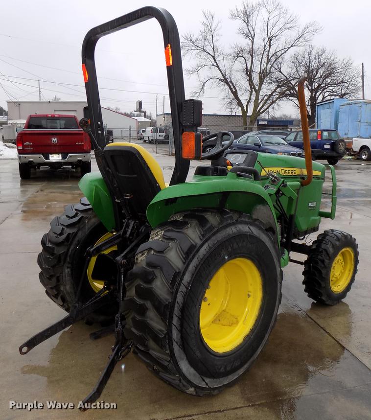 image for item DE7606 John Deere 3032E MFWD tractor