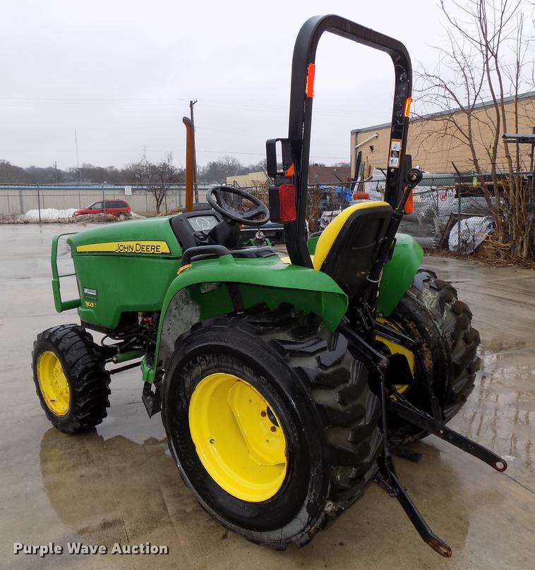 image for item DE7606 John Deere 3032E MFWD tractor