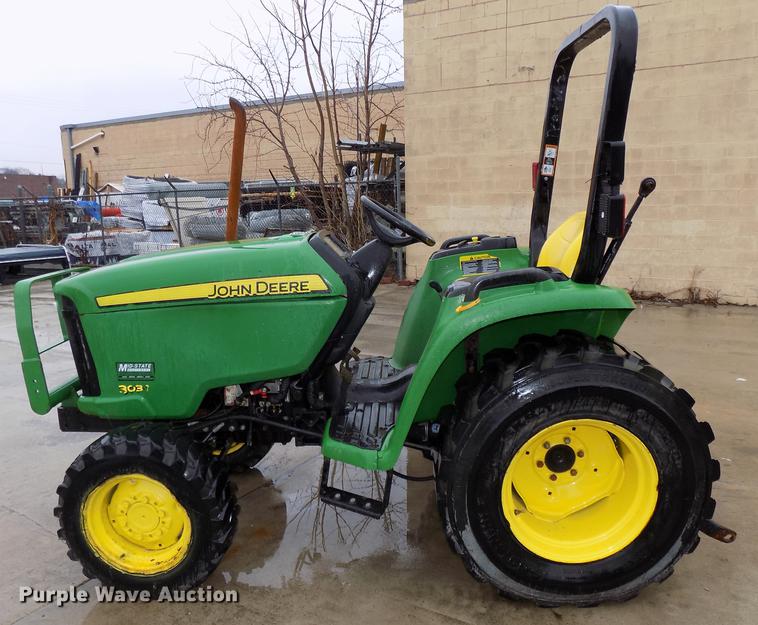 image for item DE7606 John Deere 3032E MFWD tractor