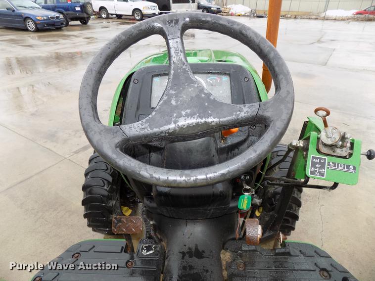 image for item DE7606 John Deere 3032E MFWD tractor