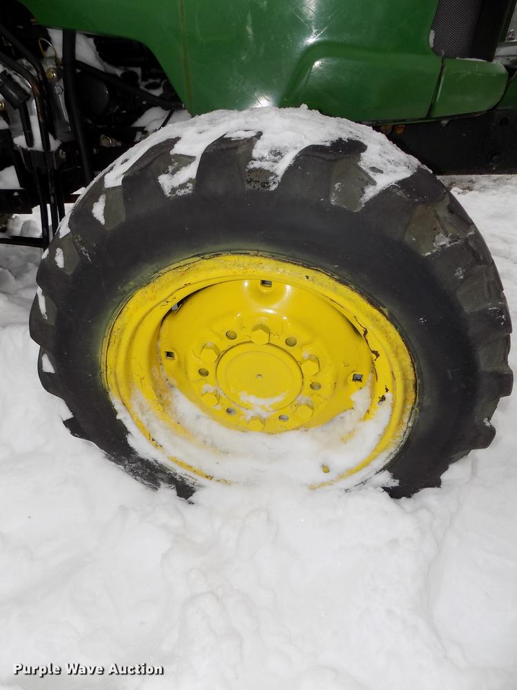 image for item DE7606 John Deere 3032E MFWD tractor
