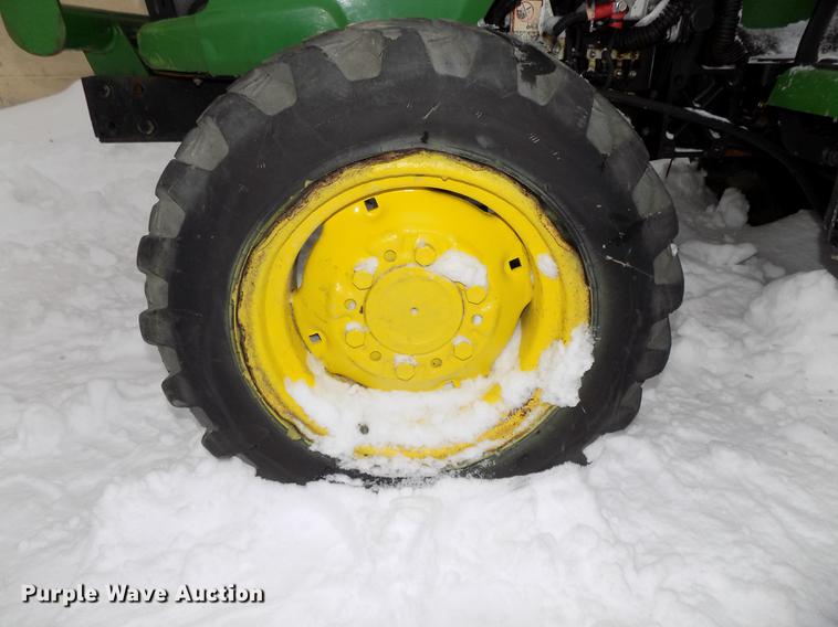 image for item DE7606 John Deere 3032E MFWD tractor