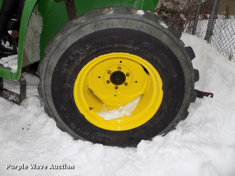 image for item DE7606 John Deere 3032E MFWD tractor