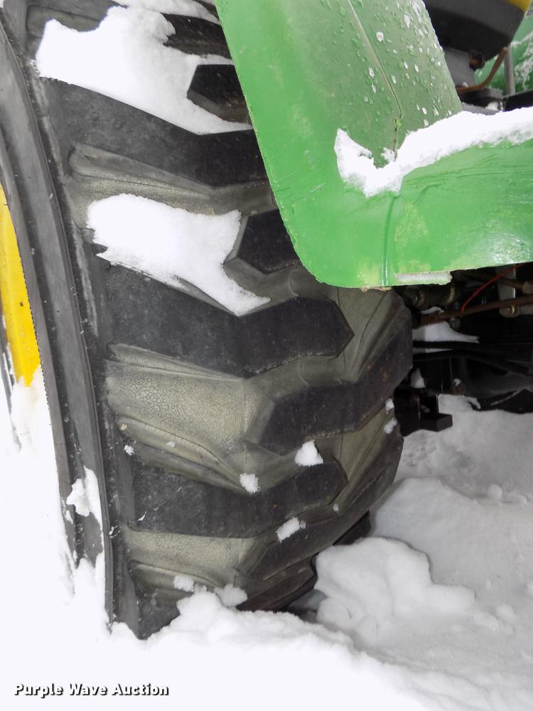 image for item DE7606 John Deere 3032E MFWD tractor