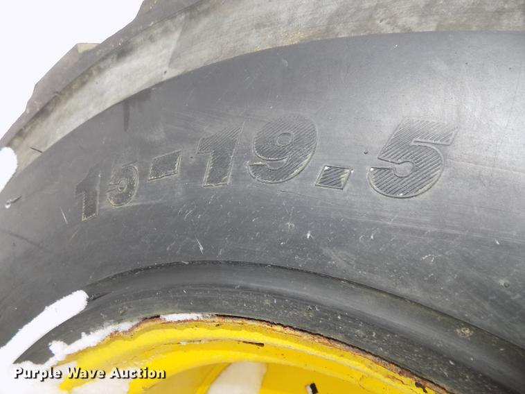 image for item DE7606 John Deere 3032E MFWD tractor