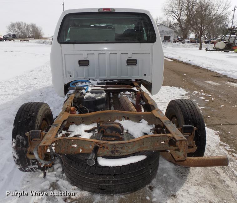 image for item DE7607 2006 Ford F250 Super Duty XL SuperCab pickup truck cab and chassis