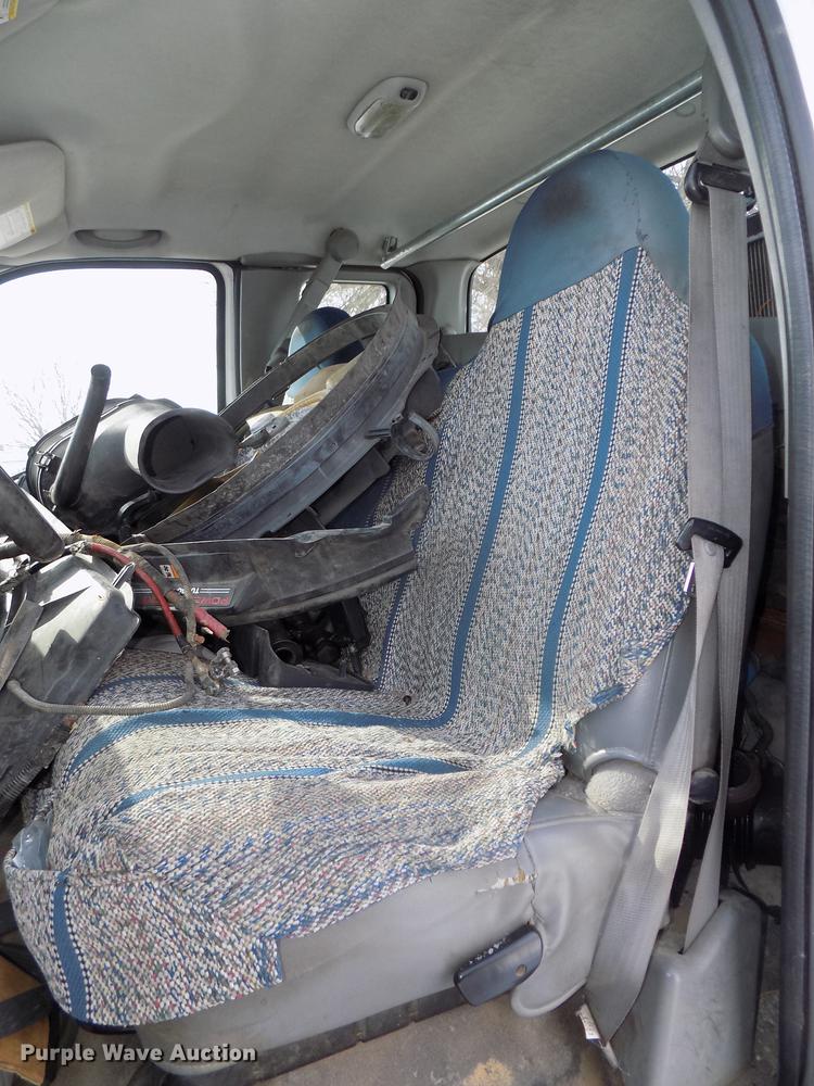 image for item DE7607 2006 Ford F250 Super Duty XL SuperCab pickup truck cab and chassis