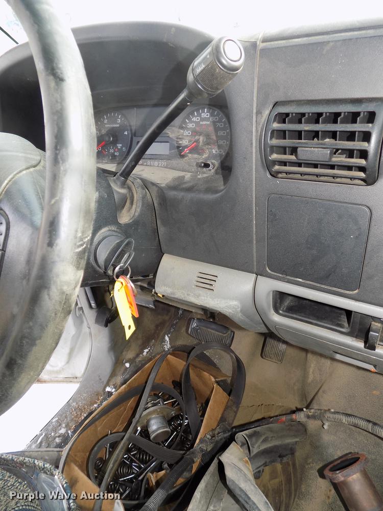 image for item DE7607 2006 Ford F250 Super Duty XL SuperCab pickup truck cab and chassis