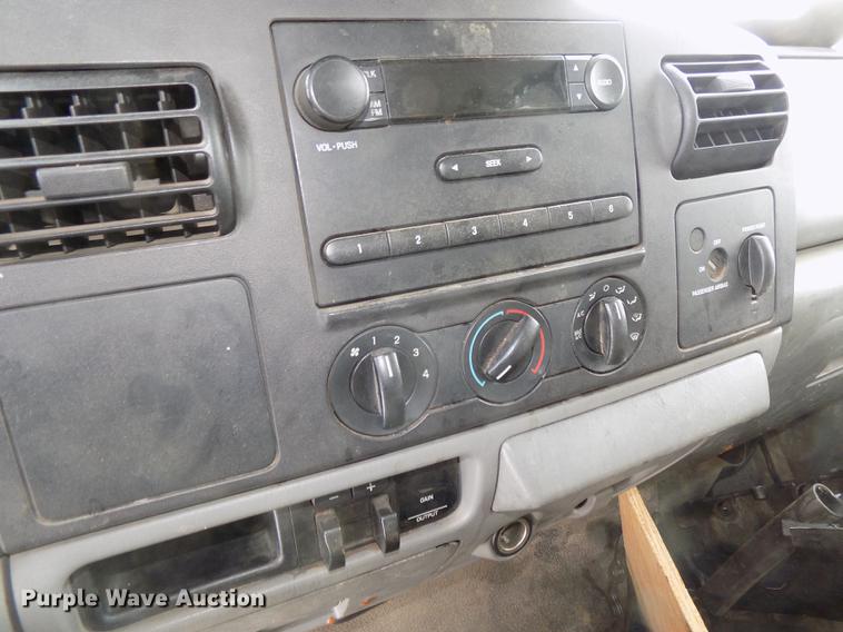 image for item DE7607 2006 Ford F250 Super Duty XL SuperCab pickup truck cab and chassis