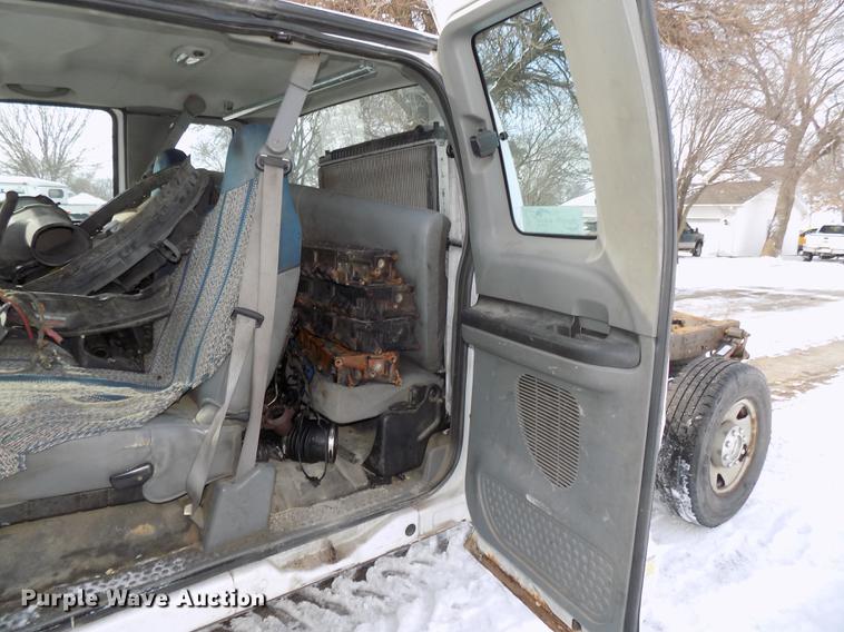 image for item DE7607 2006 Ford F250 Super Duty XL SuperCab pickup truck cab and chassis