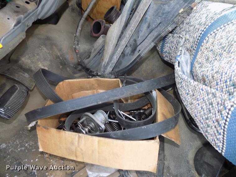 image for item DE7607 2006 Ford F250 Super Duty XL SuperCab pickup truck cab and chassis