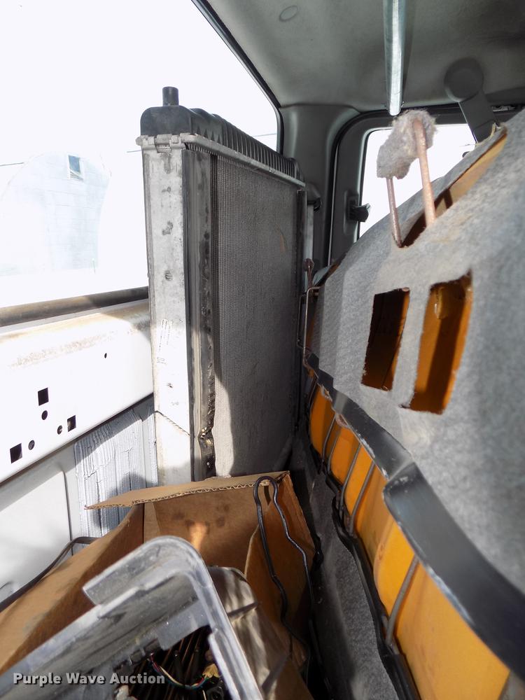 image for item DE7607 2006 Ford F250 Super Duty XL SuperCab pickup truck cab and chassis