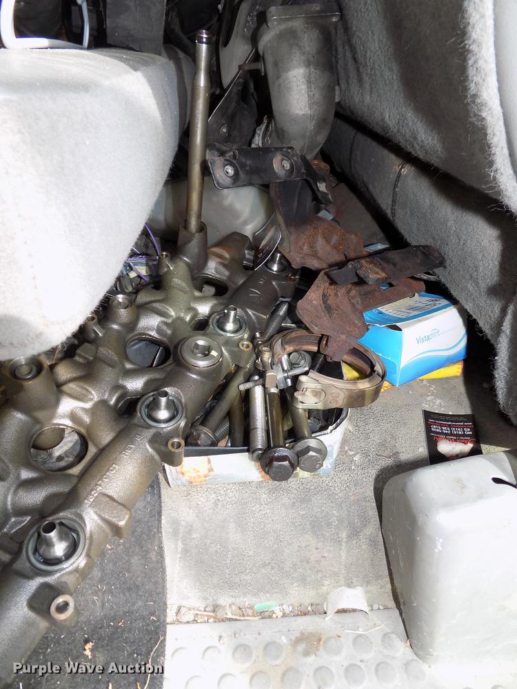 image for item DE7607 2006 Ford F250 Super Duty XL SuperCab pickup truck cab and chassis