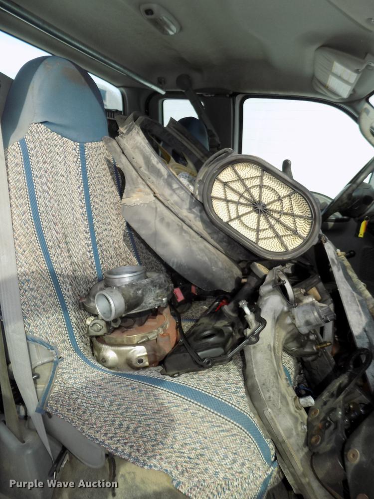 image for item DE7607 2006 Ford F250 Super Duty XL SuperCab pickup truck cab and chassis