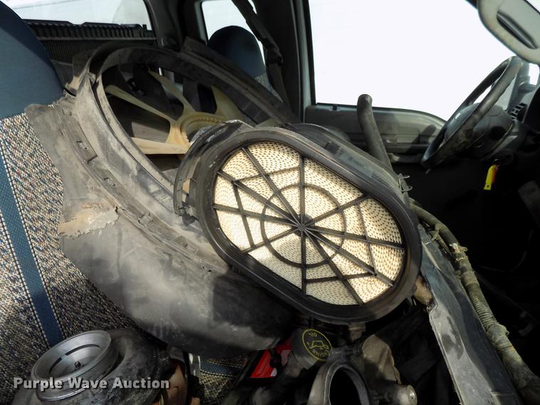 image for item DE7607 2006 Ford F250 Super Duty XL SuperCab pickup truck cab and chassis