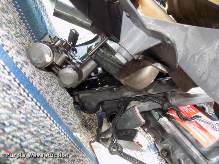 image for item DE7607 2006 Ford F250 Super Duty XL SuperCab pickup truck cab and chassis