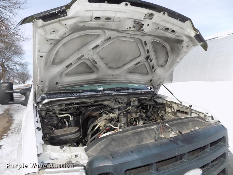 image for item DE7607 2006 Ford F250 Super Duty XL SuperCab pickup truck cab and chassis