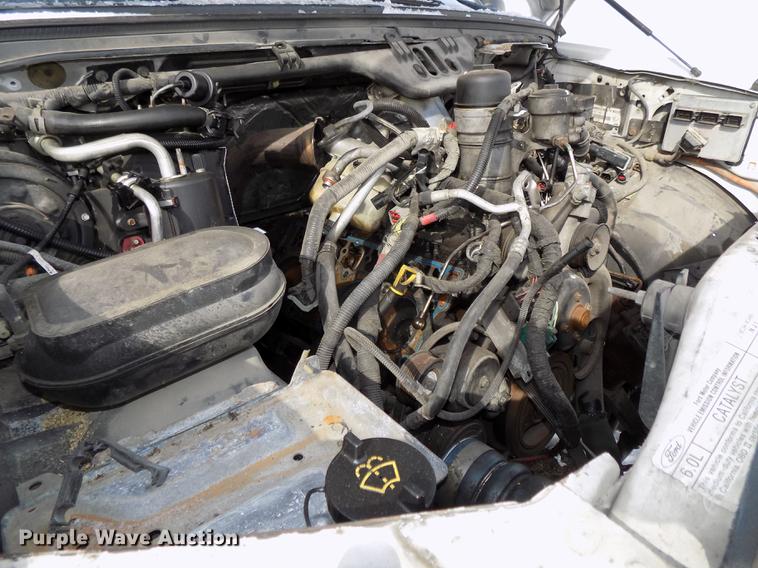 image for item DE7607 2006 Ford F250 Super Duty XL SuperCab pickup truck cab and chassis