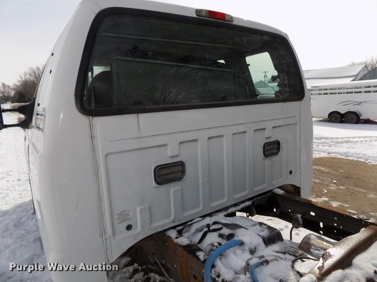 image for item DE7607 2006 Ford F250 Super Duty XL SuperCab pickup truck cab and chassis