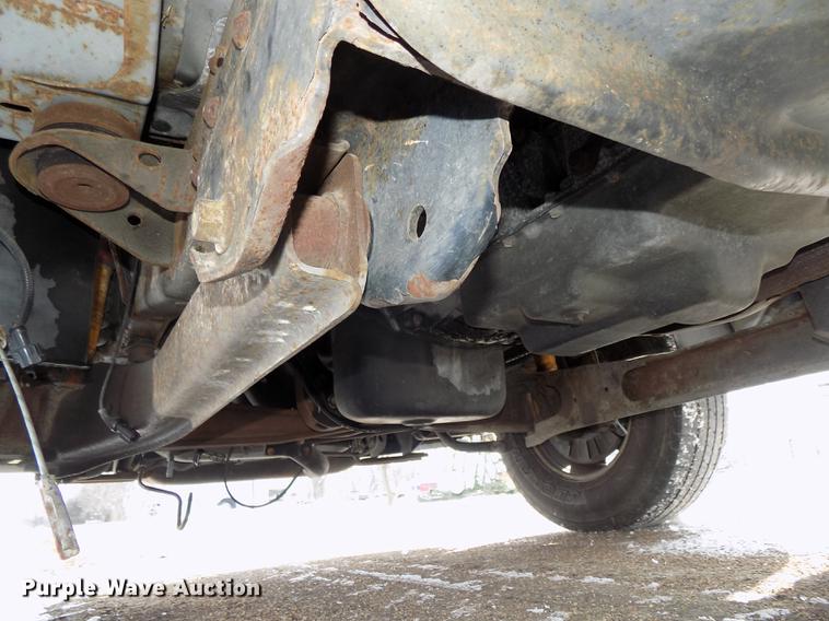 image for item DE7607 2006 Ford F250 Super Duty XL SuperCab pickup truck cab and chassis