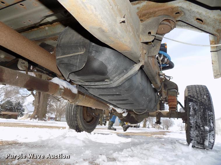 image for item DE7607 2006 Ford F250 Super Duty XL SuperCab pickup truck cab and chassis