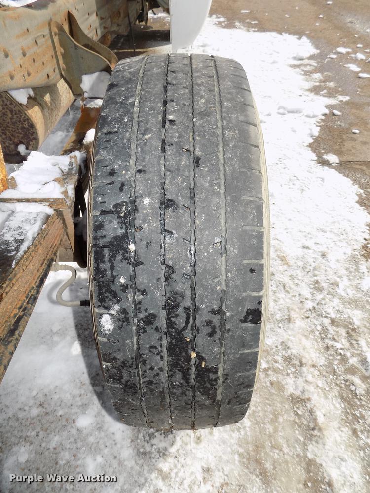 image for item DE7607 2006 Ford F250 Super Duty XL SuperCab pickup truck cab and chassis