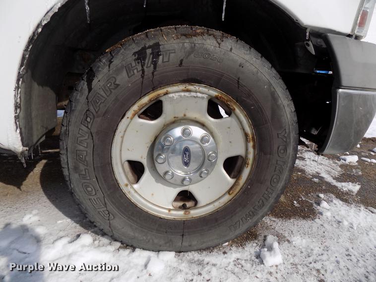 image for item DE7607 2006 Ford F250 Super Duty XL SuperCab pickup truck cab and chassis