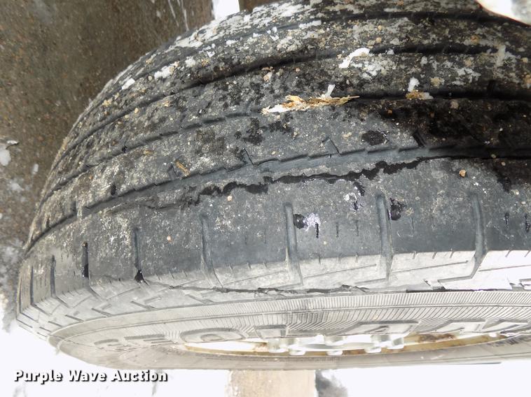 image for item DE7607 2006 Ford F250 Super Duty XL SuperCab pickup truck cab and chassis