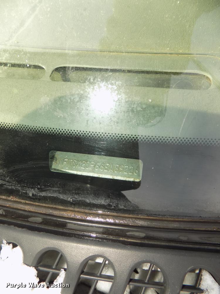 image for item DE7607 2006 Ford F250 Super Duty XL SuperCab pickup truck cab and chassis