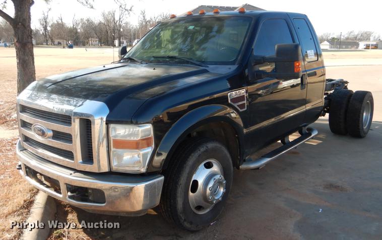 image for item DF2129 2008 Ford F350 XLT SuperCab pickup truck cab and chassis