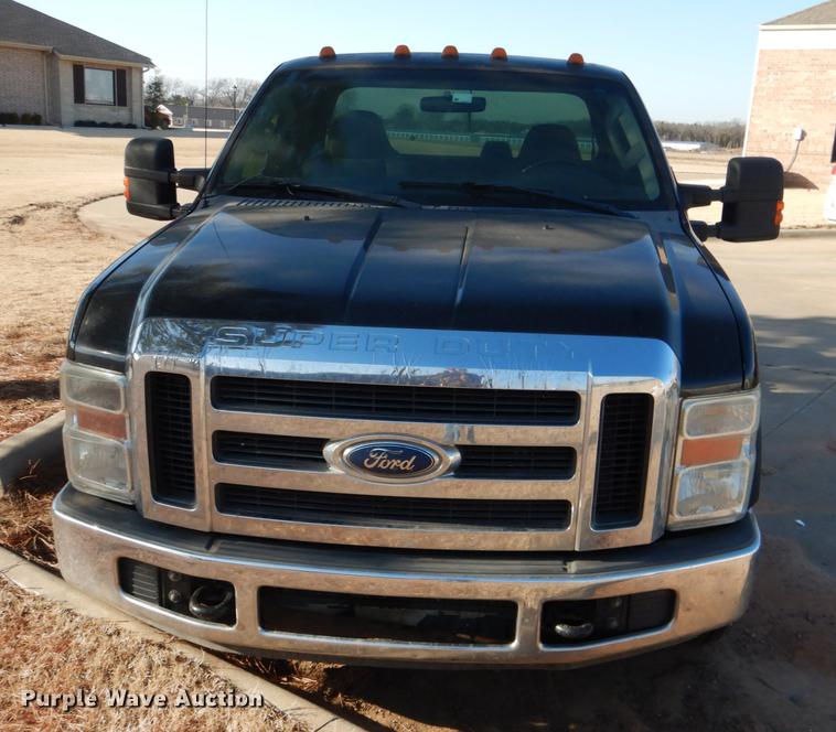 image for item DF2129 2008 Ford F350 XLT SuperCab pickup truck cab and chassis