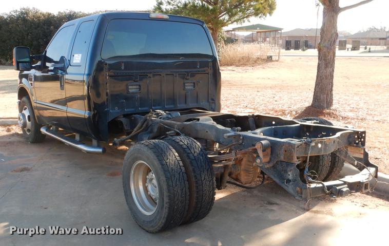 image for item DF2129 2008 Ford F350 XLT SuperCab pickup truck cab and chassis