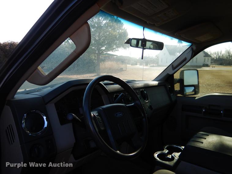 image for item DF2129 2008 Ford F350 XLT SuperCab pickup truck cab and chassis