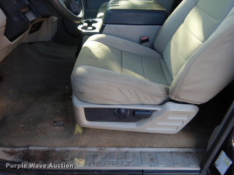 image for item DF2129 2008 Ford F350 XLT SuperCab pickup truck cab and chassis