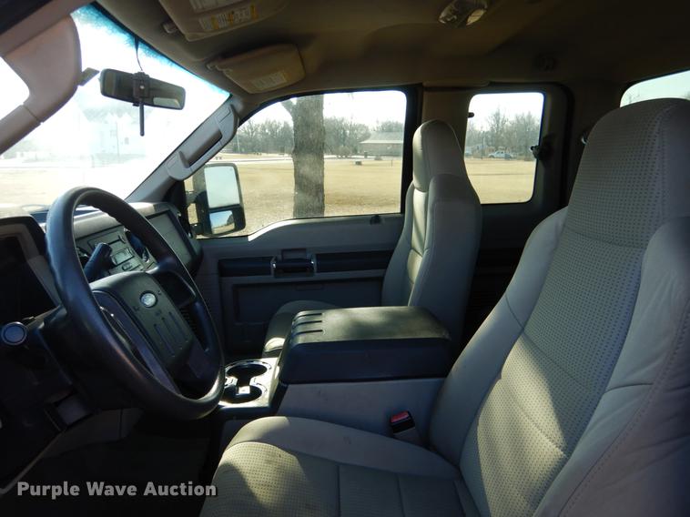 image for item DF2129 2008 Ford F350 XLT SuperCab pickup truck cab and chassis